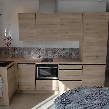 Joli Appartement Au Calme Entre Nimes Et Avignon Meynes Buitenkant foto