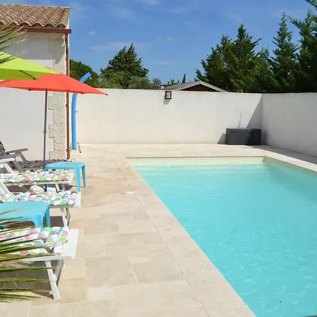 Joli Appartement Au Calme Entre Nimes Et Avignon Meynes Buitenkant foto
