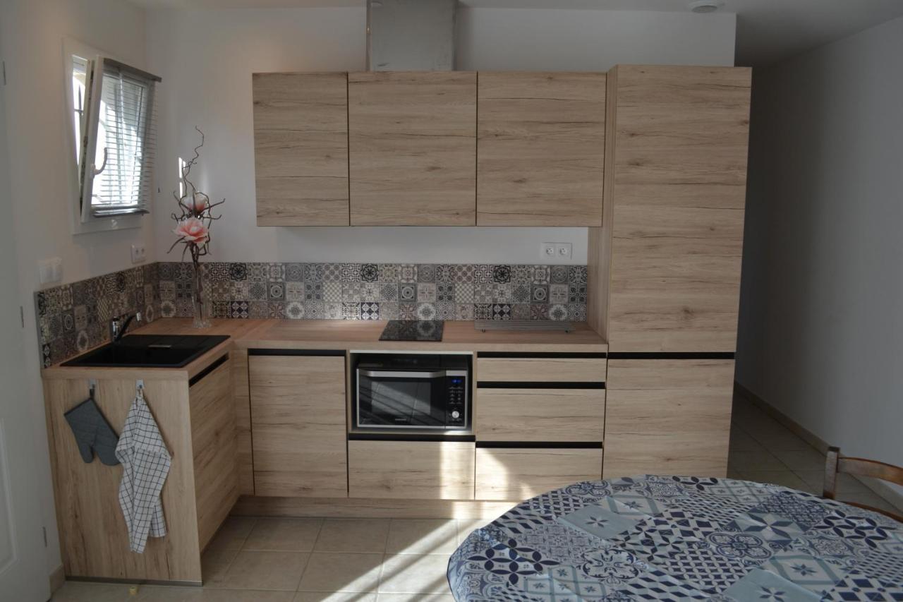 Joli Au Calme Entre Nimes Et Avignon Apartment Meynes
